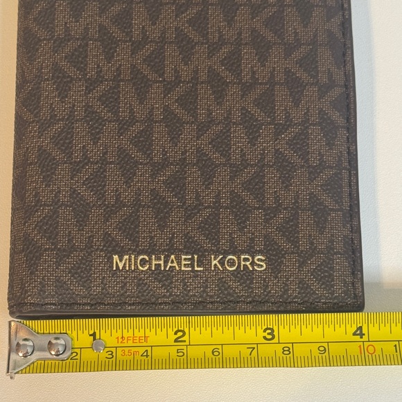 MICHAEL KORS Travel Passport Case Wallet MK Logo Brown/Gold 5.5"x 4" - NWOT! - Picture 5 of 8